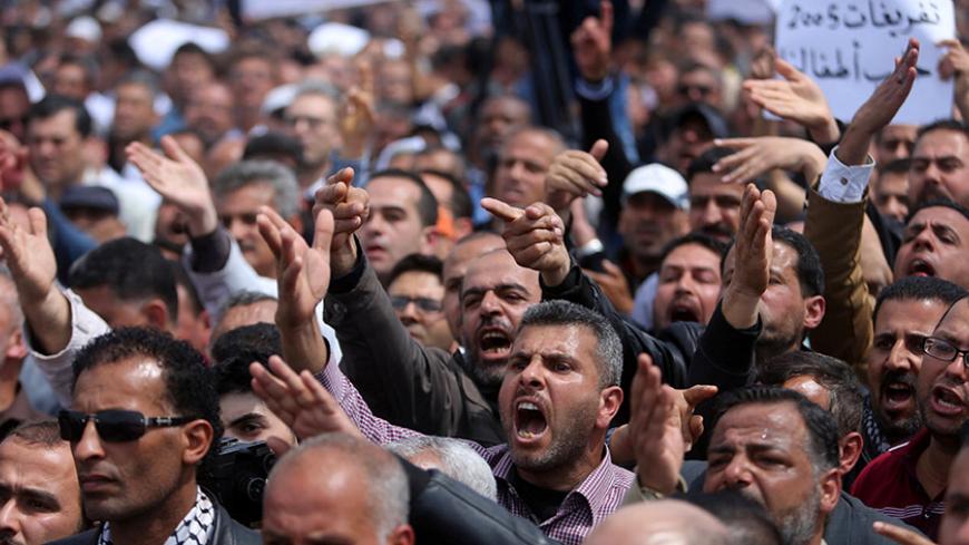 Palestinian Authority employees take part in a protest against what they say are deductions on their salaries, in Gaza City April 8, 2017. REUTERS/Ibraheem Abu Mustafa - RTX34OP5