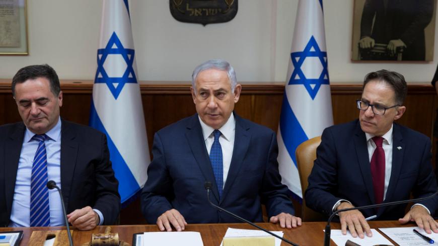 Israeli Prime Minister Benjamin Netanyahu (C) attends the weekly cabinet meeting at his office in Jerusalem July 23, 2017. REUTERS/Abir Sultan/Pool - RTX3CK7R