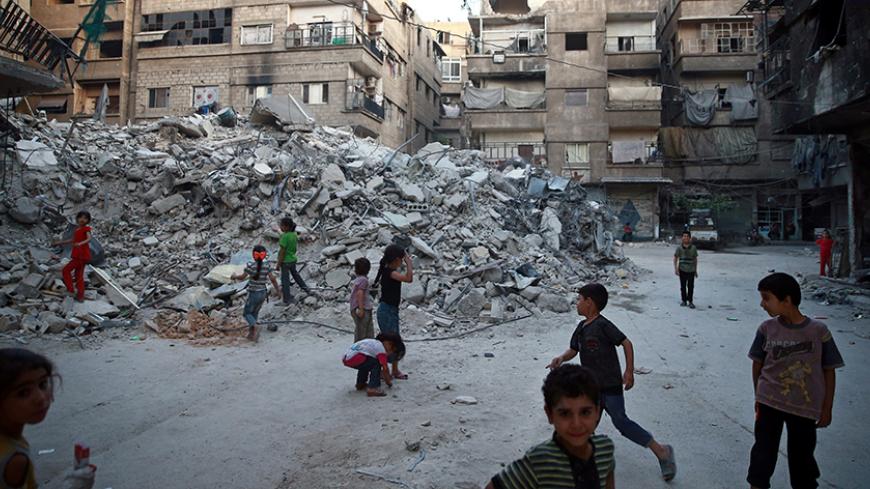Children play amidst rubble of damaged buildings at Ain Tarma, eastern Damascus suburb of Ghouta, Syria July 17, 2017. Picture taken July 17, 2017. REUTERS/Bassam Khabieh - RTX3BVIH