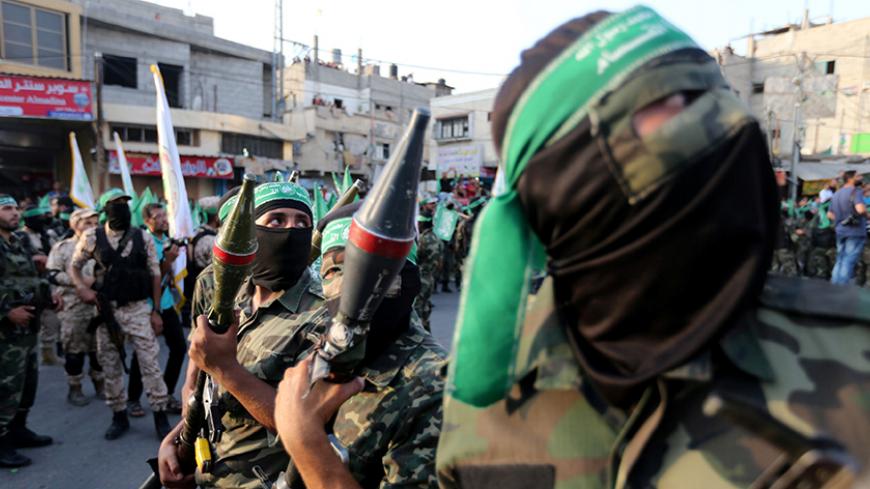 Palestinian Hamas militants take part in a military show against Israel's newly-installed security measures at the entrance to the al-Aqsa mosque compound, in Khan Younis, in the southern Gaza Strip July 20, 2017. REUTERS/Ibraheem Abu Mustafa - RTX3C9YK