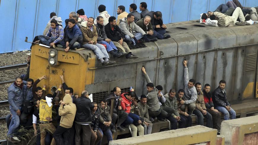 People travel on an overcrowded train in Cairo January 17, 2013. REUTERS/Mohamed Abd El Ghany (EGYPT - Tags: TRANSPORT SOCIETY) - GM1E91H1SN901