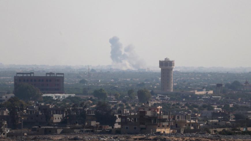 Smoke rises in Egypt's North Sinai as seen from the border of southern Gaza Strip with Egypt July 1, 2015.  Islamic State militants launched a wide-scale coordinated assault on several military checkpoints in Egypt's North Sinai on Wednesday in which 50 people were killed, security sources said, the largest attack yet in the insurgency-hit province.  REUTERS/Ibraheem Abu Mustafa          TPX IMAGES OF THE DAY           - GF10000145811