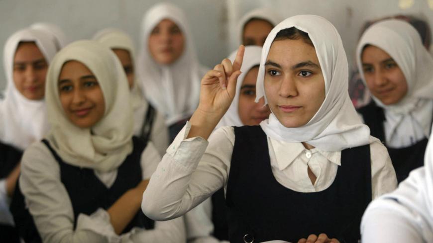 Iraqi students sit in class at their elementary school in the southern Iraqi city of Basra on April 6, 2008. Fierce clashes between Shiite gunmen and US forces in the Iraqi capital's Sadr City district killed at least 20 people today, amid calls from Iraqi leaders for all militias to be disbanded. Shiite fighters, mostly from Sadr's Mahdi Army militia, have been clashing with security forces since March 25 after Prime Minister Nuri al-Maliki ordered a crackdown on militiamen in the southern city of Basra. A