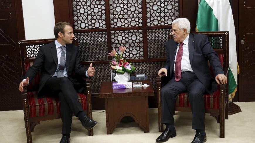 Palestinian President Mahmoud Abbas (R) meets French Economy Minister Emmanuel Macron in the West Bank city of Ramallah September 7, 2015.   REUTERS/Mohamed Torokman - GF10000196423