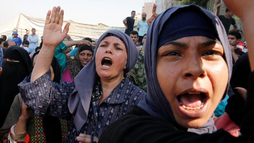 Egyptian women shout slogans against the government during the funeral of Syed Tafshan, who died in clashes with residents of the Nile island of al-Warraq, when security forces attempted to demolish illegal buildings, in the south of Cairo, Egypt July 16, 2017. REUTERS/Amr Abdallah Dalsh - RC133E8F7A70