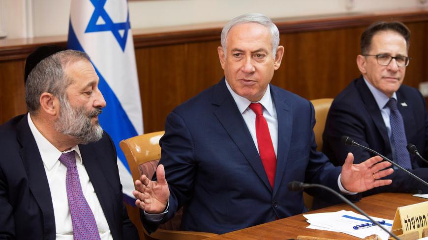Israeli Prime Minister Benjamin Netanyahu (C) attends the weekly cabinet meeting at the Prime Minister's office in Jerusalem December 3, 2017. REUTERS/Sebastian Scheiner/Pool - RC17FDF7EE50
