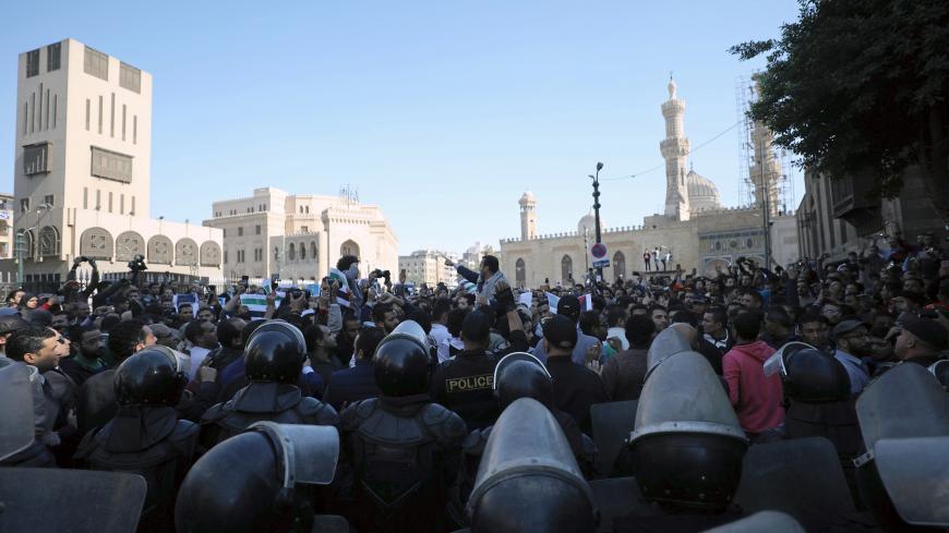 Protestors shout slogans during an anti-Trump anti-Israel protest at al-Azhar mosque in Old Cairo, Egypt December 8, 2017. REUTERS/Mohamed Abd El Ghany - RC139BFEA290