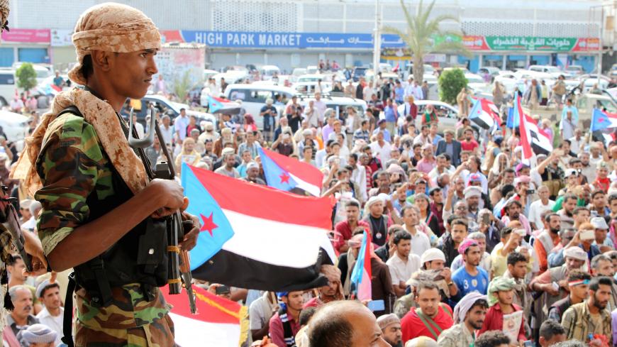 Supporters of the southern Yemeni separatists demonstrate against the government in Aden, Yemen January 28, 2018. REUTERS/Fawaz Salman - RC1127F111A0