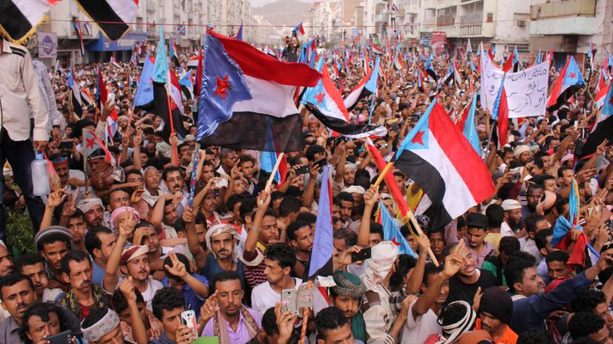 Supporters of the Transitional Southern Council attend a rally to demand the secession of south Yemen, in the southern port city of Aden, Yemen July 7, 2017. REUTERS/Fawaz Salman - RC129FE53400