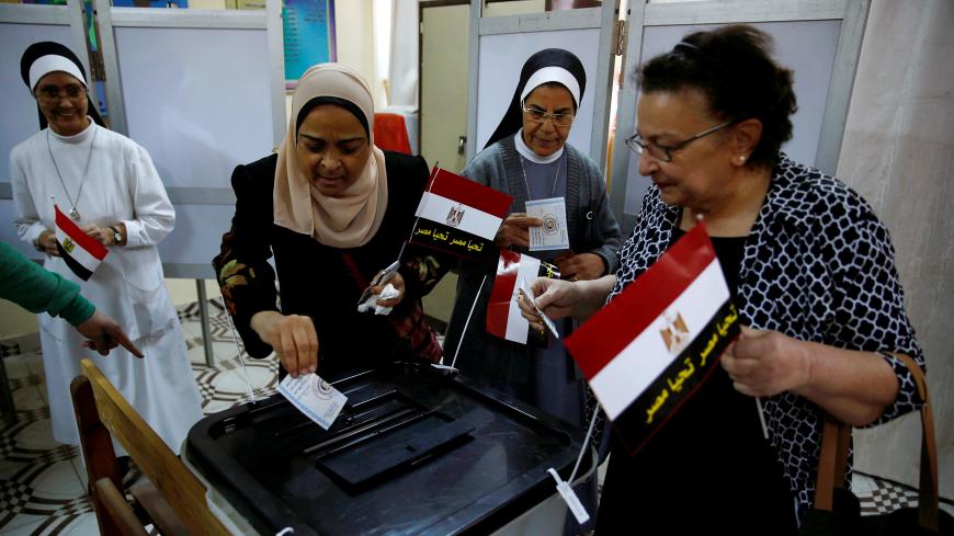 Egyptians cast their votes at a polling station during the presidential election in Cairo, Egypt, March 26, 2018. REUTERS/Amr Abdallah Dalsh     TPX IMAGES OF THE DAY - RC19C55FEBE0