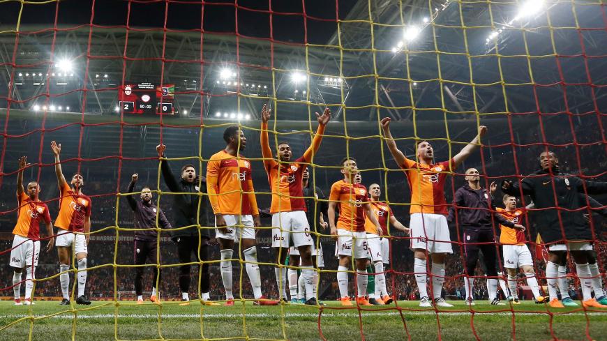 Soccer Football - Turkish Super League - Galatasaray vs Basaksehir - Turk Telekom Arena, Istanbul, Turkey - April 15, 2018   General view of Galatasaray players celebrating in front of the fans at the end of the match    REUTERS/Murad Sezer - RC1598DDF3E0