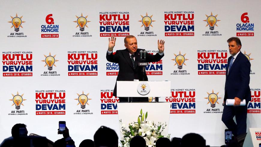 Turkish President Tayyip Erdogan gestures at his ruling AK Party's Istanbul congress, Turkey May 6, 2018. REUTERS/Osman Orsal - RC1E3428B110