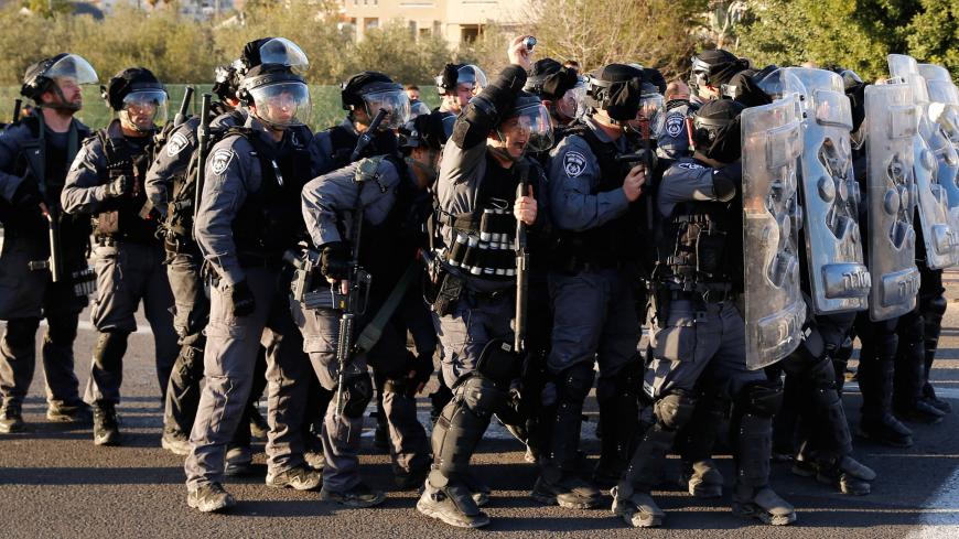 Arab Israeli protesters clash with Israeli police during a demonstration in the northern Arab Israeli village of Arara, January 21, 2017 REUTERS/Ammar Awad - RC16B2E41470