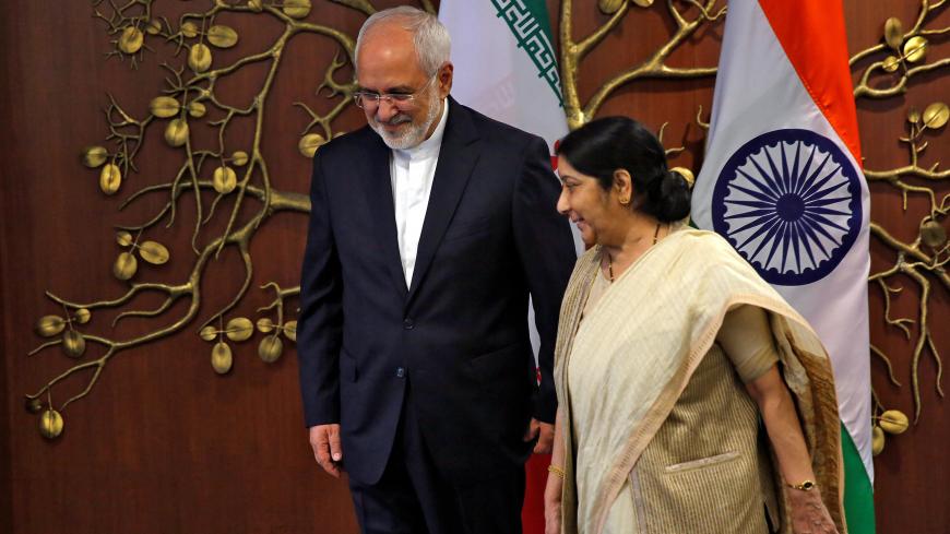 Iran's Foreign Minister Mohammad Javad Zarif and his Indian counterpart Sushma Swaraj walk after a photo opportunity in New Delhi, India, May 28, 2018. REUTERS/Altaf Hussain - RC1293668F70