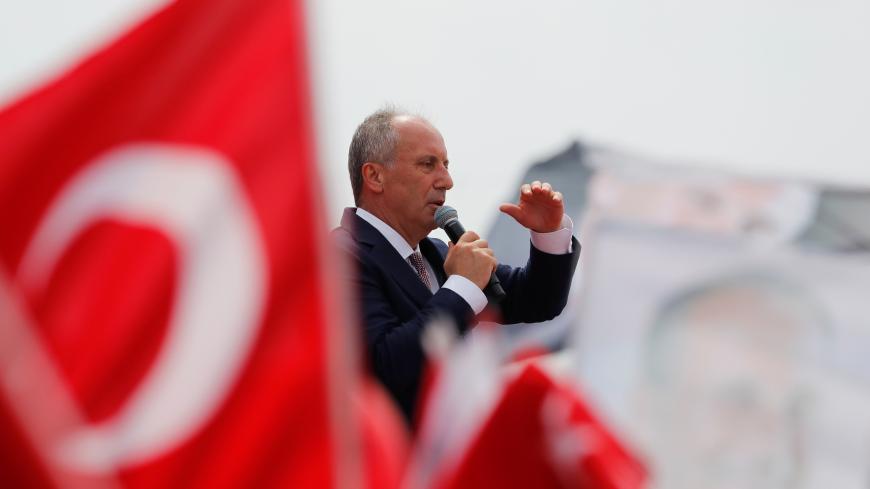 Muharrem Ince, presidential candidate of Turkey's main opposition Republican People's Party (CHP), addresses his supporters during an election rally in Istanbul, Turkey June 23, 2018. REUTERS/Osman Orsal - RC1C225D63F0