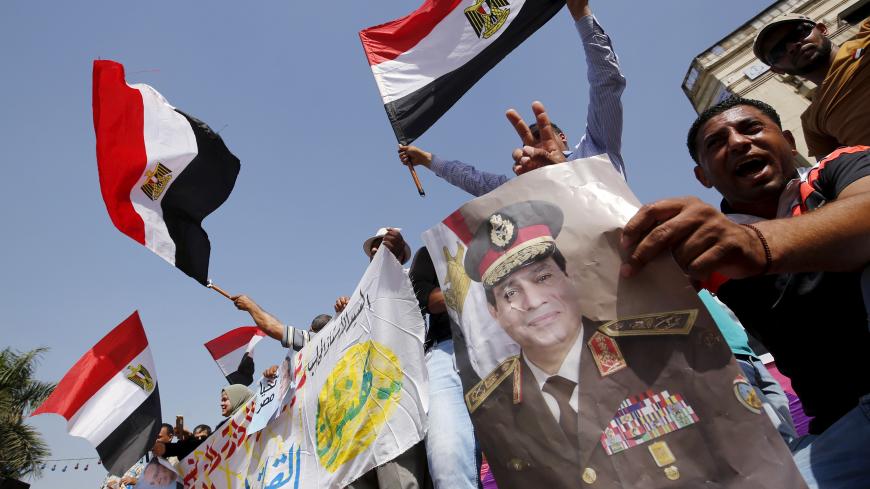 Supporters of Egypt's army and Egyptian President Abdel Fattah al-Sisi dance and cheer as they celebrate the anniversary of Sinai Liberation Day in Cairo, Egypt, April 25, 2016. REUTERS/Amr Abdallah Dalsh - GF10000395268