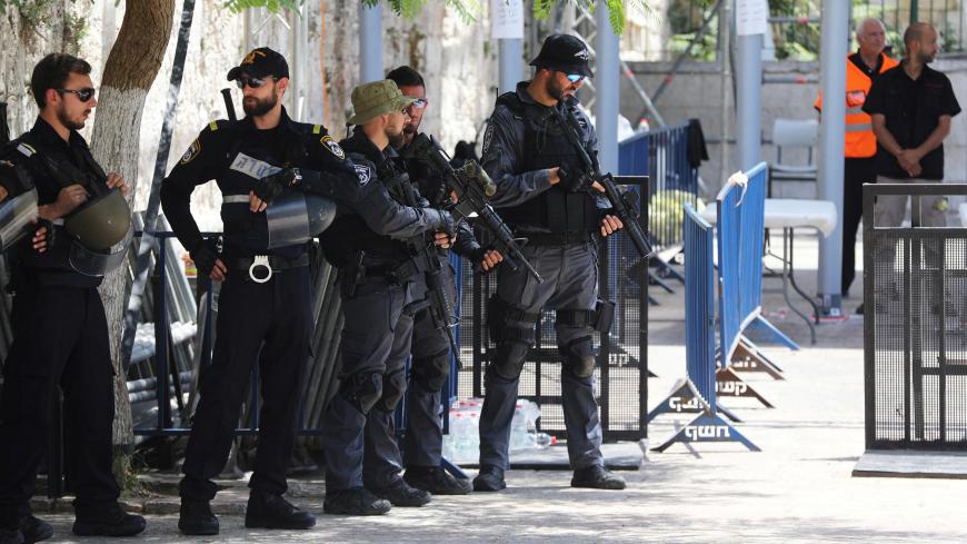 Israeli police officers stand guard next to recently installed metal detectors at an entrance to the compound known to Muslims as Noble Sanctuary and to Jews as Temple Mount in Jerusalem's Old City July 23, 2017. REUTERS/Ammar Awad - RC1705A49A70