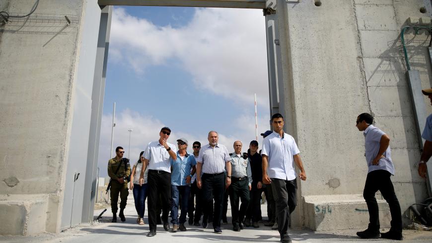 Israeli Defense Minister Avigdor Lieberman visits Gaza's Kerem Shalom crossing, the strip's main commercial border terminal, July 22, 2018. REUTERS/Amir Cohen - RC1E19CDA8E0