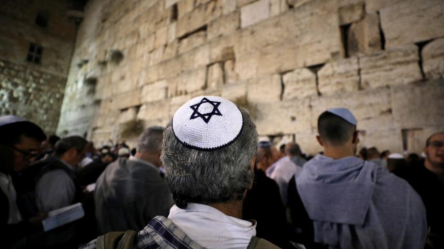 Jewish worshippers take part in Slichot, a prayer in which Jews offer repentance and ask God to forgive their sins, ahead of Yom Kippur, at the Western Wall in Jerusalem's Old City September 16, 2018. Picture taken September 16, 2018. REUTERS/Ammar Awad - RC14F980CC00