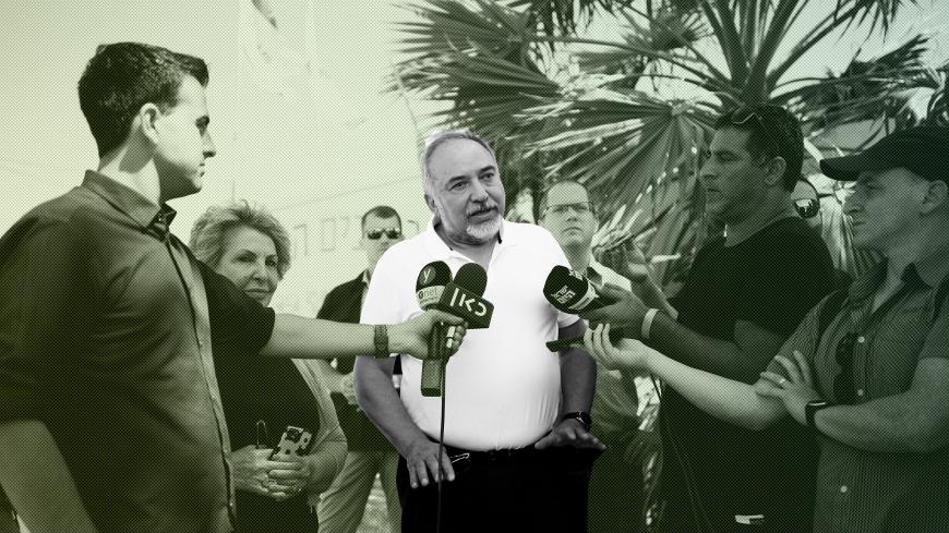 Israeli Defense Minister Avigdor Lieberman visits the southern Kibbutz of Or HaNer, on the Israeli side of the Israel-Gaza border, July 27, 2018. REUTERS/Amir Cohen - RC17D7A3DDA0