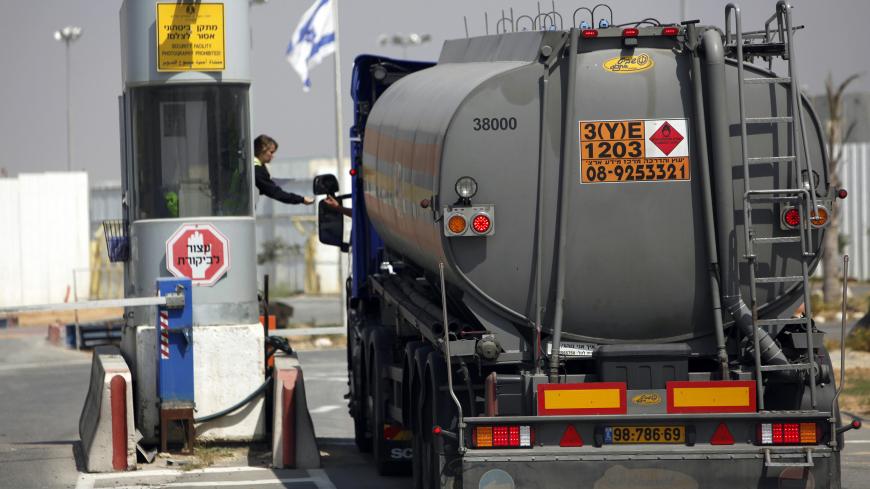 A tanker loaded with fuel for Gaza enters the Kerem Shalom crossing between Israel and the southern Gaza Strip April 4, 2012. The Gaza Strip's Hamas government and the rival Palestinian Authority (PA) agreed to an Egyptian-brokered deal on Tuesday to end a fuel crisis that has caused daily power cuts in the territory, officials said. REUTERS/Amir Cohen (ISRAEL - Tags: POLITICS ENERGY) - GM1E8441FSU01