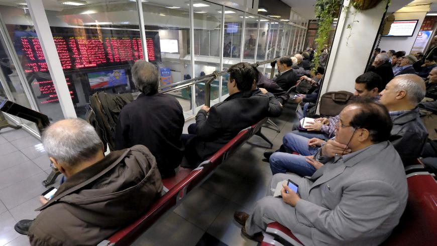 Iranian investors monitor an electronic board at the Tehran Stock Exchange, Iran, January 17, 2016. REUTERS/Raheb Homavandi/TIMA ATTENTION EDITORS - THIS IMAGE WAS PROVIDED BY A THIRD PARTY. FOR EDITORIAL USE ONLY.  - GF20000097697
