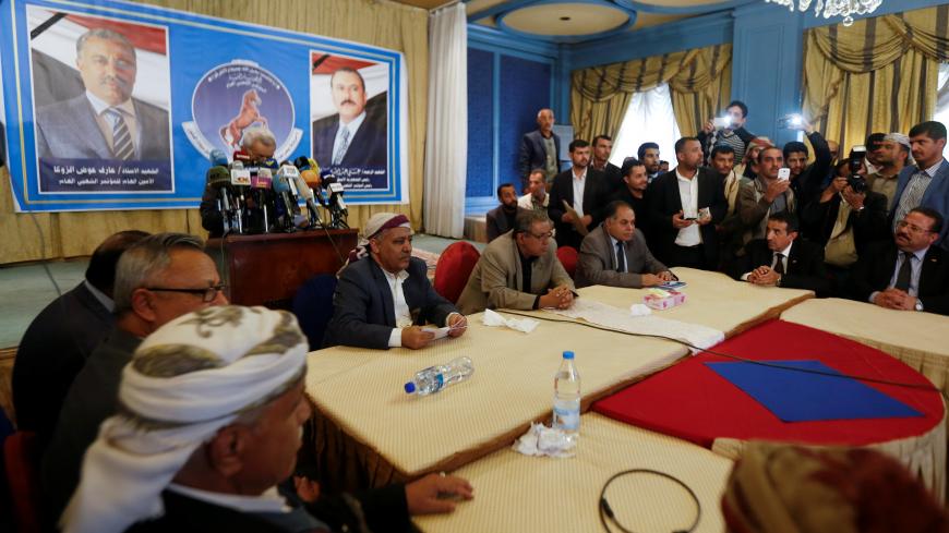 Members of the General People's Congress party, once headed by Yemen's slain former president Ali Abdullah Saleh, attend a meeting of the party's leadership in Sanaa, Yemen January 7, 2018. REUTERS/Khaled Abdullah - RC1E17EEC690