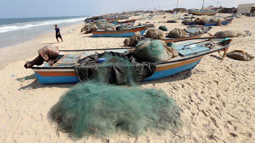 Fishing boats are seen on a beach in the southern Gaza Strip October 7, 2018. REUTERS/Ibraheem Abu Mustafa - RC19FC99FED0