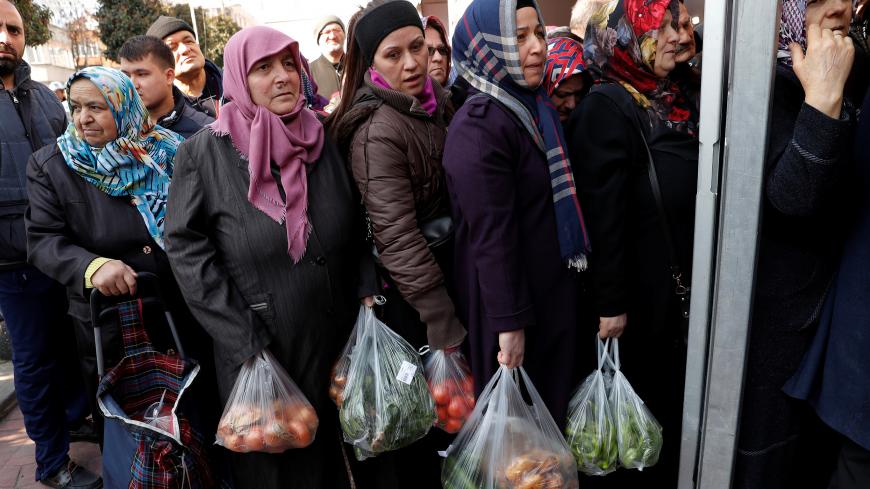 People wait in line to buy vegetables sold in a tent set up by the municipality in the Bayrampasa district of Istanbul, Turkey, February 11, 2019. REUTERS/Murad Sezer - RC19F3ABA9F0