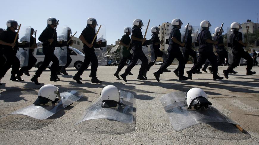 Members of the Palestinian Police force take part in a training drill in the West Bank city of Ramallah November 3, 2008. REUTERS/Fadi Arouri (WEST BANK) - GM1E4B31HTB01