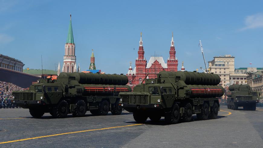 Russian servicemen drive S-400 missile air defence systems during the Victory Day parade, marking the 73rd anniversary of the victory over Nazi Germany in World War Two, at Red Square in Moscow, Russia May 9, 2018. REUTERS/Sergei Karpukhin - RC1D3531D5F0