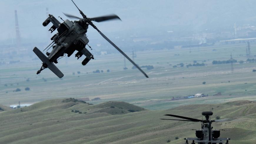 AH-64 Apache helicopters fly during a closing ceremony of the NATO-led military exercises "Noble Partner 2018" at Vaziani military base outside Tbilisi, Georgia August 15, 2018. REUTERS/Irakli Gedenidze - RC148FDC7800