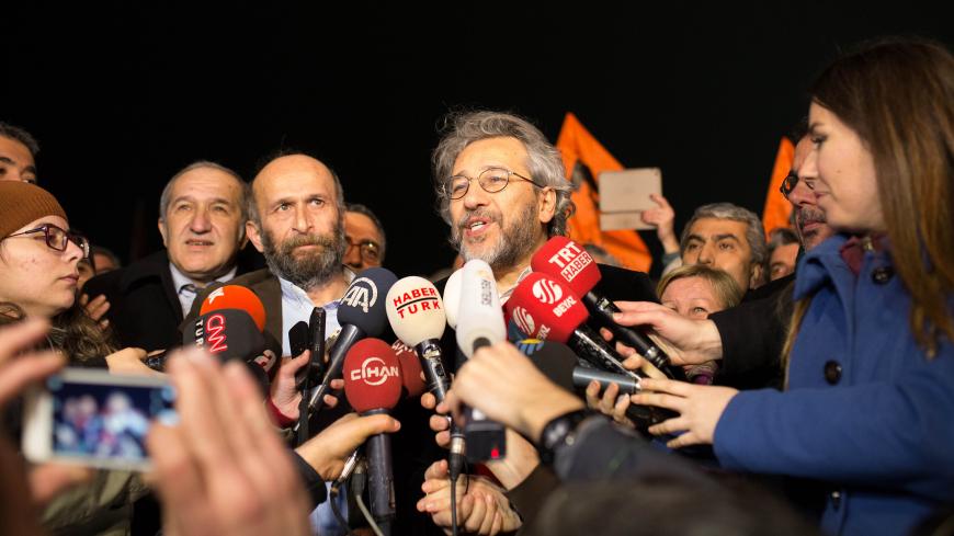 Can Dundar (R) , the opposition Cumhuriyet daily's editor-in-chief and Erdem Gul (L),Cumhuriyet daily's Ankara bureau chief speak to the media after being freed from Silivri prison in Istanbul on February 26,2016.  Turkey's constitutional court ruled that the rights of two Turkish opposition journalists charged with revealing state secrets in a hugely controversial case had been violated, paving the way for their release after three months in jail.  AFP PHOTO / VEDAT ARIK/ CUMHURIYET DAILY / AFP / CUMHURIYE