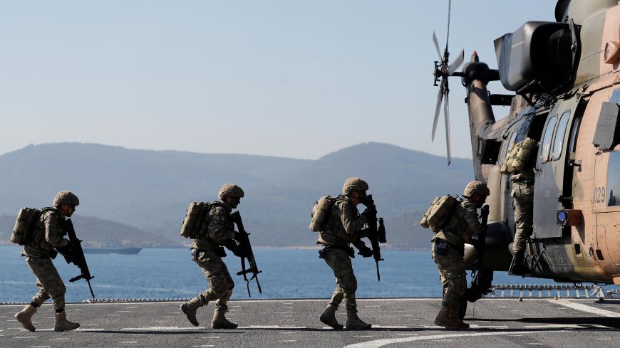 Turkish marines on board the TCG Bayraktar (L-402) take part in a landing drill during the Blue Homeland naval exercise off the Aegean coastal town of Foca in Izmir Bay, Turkey March 5, 2019. REUTERS/Murad Sezer - RC1C494881A0