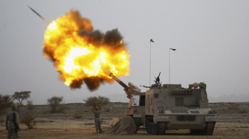 Saudi army artillery fire shells towards Houthi movement positions at the Saudi border with Yemen April 15, 2015. REUTERS/Stringer TPX IMAGES OF THE DAY      - GF10000060379