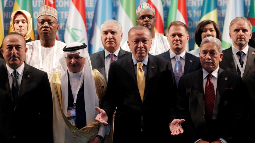 Turkish President Tayyip Erdogan poses for a group photo with Secretary General of OIC Yousef bin Ahmad Al-Othaimeen, New Zealand's Foreign Minister Winston Peters and Turkish Foreign Minister Mevlut Cavusoglu during an emergency meeting of the Organisation of Islamic Cooperation (OIC) in Istanbul, Turkey, March 22, 2019. REUTERS/Murad Sezer - RC1A8B4279E0