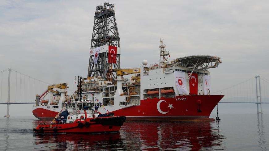 Turkish drilling vessel Yavuz sets sail in Izmit Bay, on its way to the Mediterranean Sea, off the port of Dilovasi, Turkey, June 20, 2019. REUTERS/Murad Sezer - RC17D18454C0