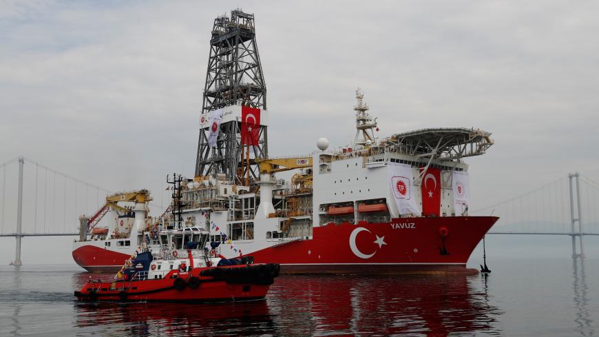 Turkish drilling vessel Yavuz sets sail in Izmit Bay, on its way to the Mediterranean Sea, off the port of Dilovasi, Turkey, June 20, 2019. REUTERS/Murad Sezer - RC17D18454C0
