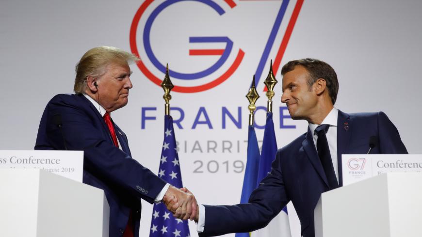 French President Emmanuel Macron shakes hands with U.S. President Donald Trump during a joint press conference at the end of the G7 summit in Biarritz, France, August 26, 2019.  REUTERS/Philippe Wojazer - RC168327FDE0