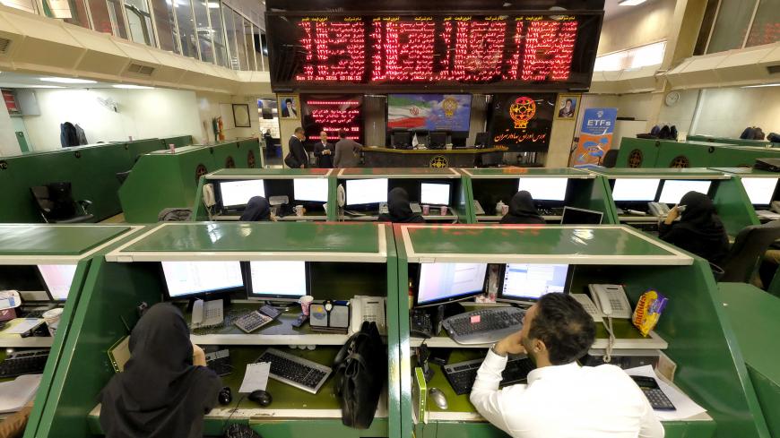 Stock market employees work at Tehran's Stock Exchange, Iran, January 17, 2016. REUTERS/Raheb Homavandi/TIMAATTENTION EDITORS - THIS IMAGE WAS PROVIDED BY A THIRD PARTY. FOR EDITORIAL USE ONLY.       TPX IMAGES OF THE DAY      - GF20000097701