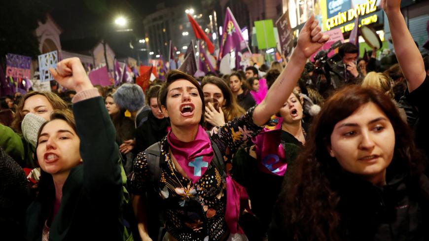People react as police try to disperse a march marking International Women's Day in Istanbul, Turkey, March 8, 2019. REUTERS/Murad Sezer - RC1D15D67740