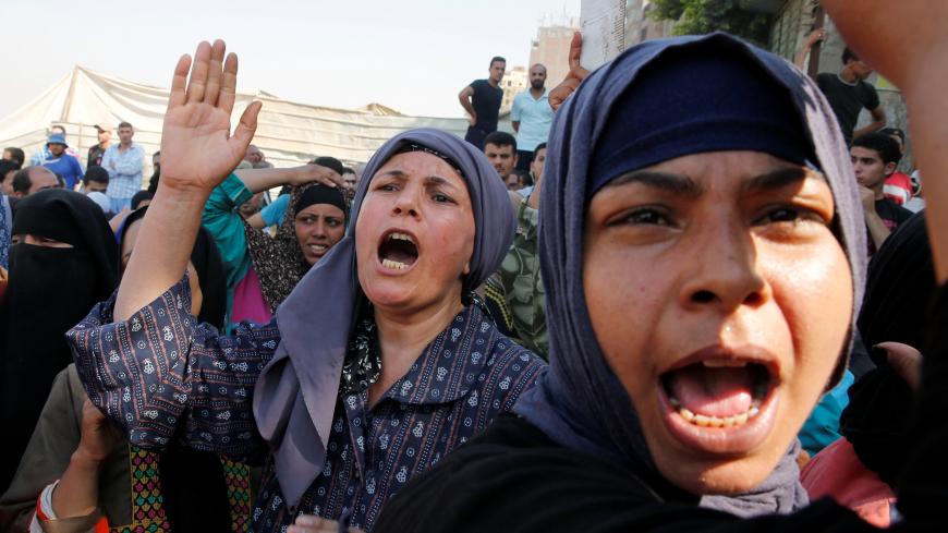 Egyptian women shout slogans against the government during the funeral of Syed Tafshan, who died in clashes with residents of the Nile island of al-Warraq, when security forces attempted to demolish illegal buildings, in the south of Cairo, Egypt July 16, 2017. REUTERS/Amr Abdallah Dalsh - RC133E8F7A70