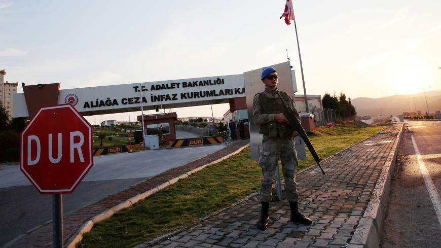 A Turkish police special forces officer stands guard in front of the Aliaga Prison and Courthouse complex in Izmir, Turkey October 12, 2018. REUTERS/Umit Bektas - RC1DC5DD0C60