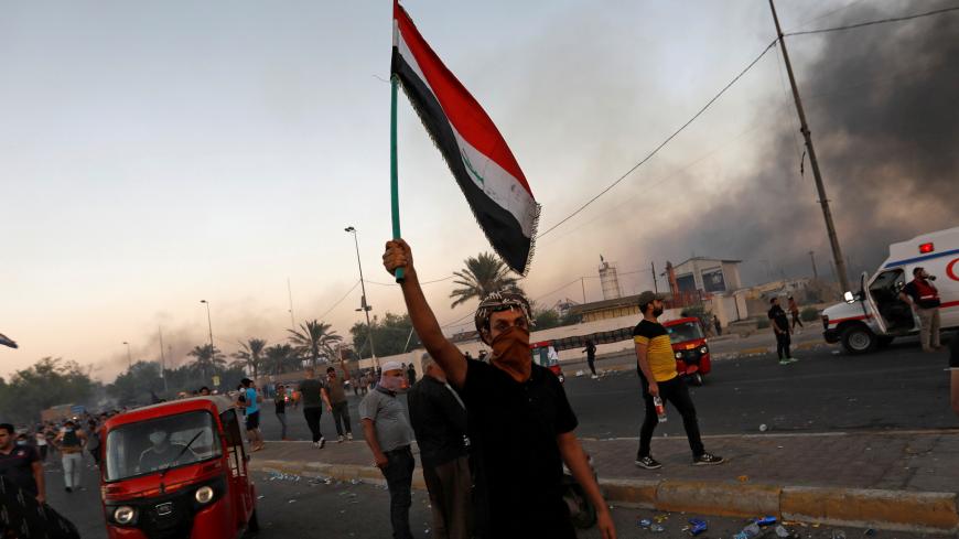 People hold an anti-government protest in Baghdad, Iraq October 5, 2019. Picture taken October 5, 2019. REUTERS/Thaier Al-Sudani - RC1154E7BFF0