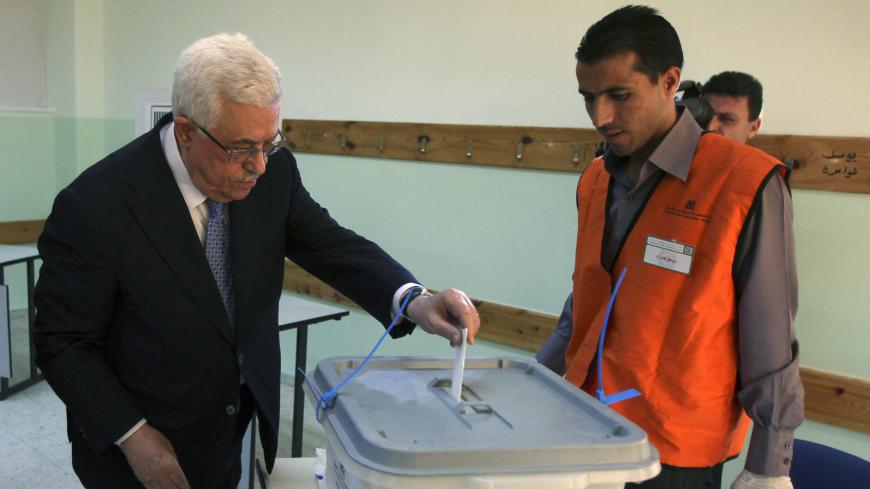 Palestinian President Mahmoud Abbas casts his vote for municipal elections at a polling station in Al-Bireh, next to the West Bank city of Ramallah, October 20, 2012.   REUTERS/Abbas Momami/Pool (WEST BANK - Tags: ELECTIONS POLITICS) - GM1E8AK1G8301