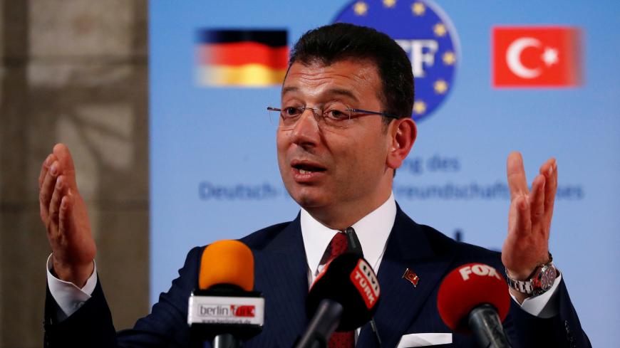 Istanbul Mayor Ekrem Imamoglu speaks after being awarded with the German-Turkish Friendship Award 'Kybele 2019' in Berlin, Germany, November 8, 2019. REUTERS/Fabrizio Bensch - RC267D9SXAMU
