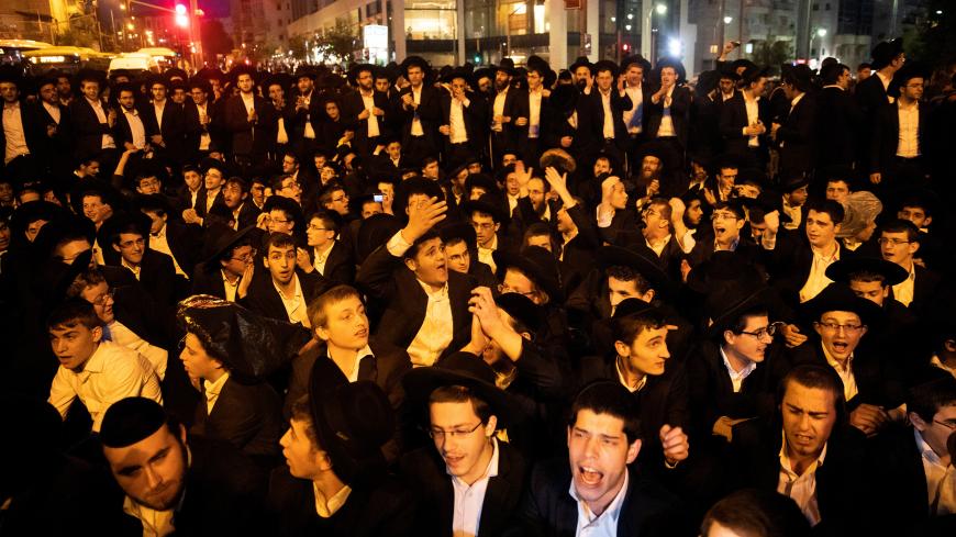 Israeli ultra-Orthodox Jewish men protest against the detention of a member of their community who refuses to serve in the Israeli army, in Jerusalem November 28, 2018. REUTERS/Ronen Zvulun - RC1F0E35C7C0