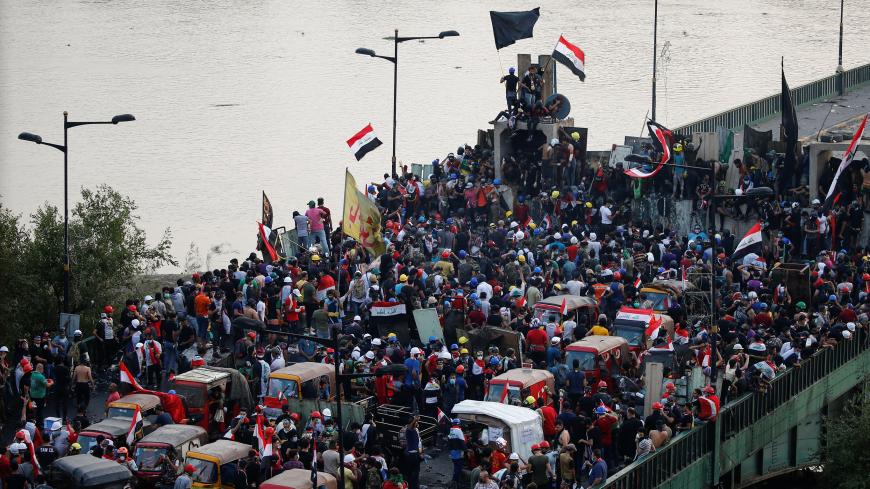 Demonstrators are seen at Al Jumhuriya bridge during a protest over corruption, lack of jobs, and poor services, in Baghdad, Iraq October 29, 2019. REUTERS/Thaier Al-Sudani - RC1E99F7A010