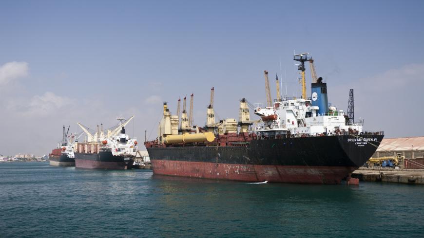 Schiffe im Hafen von Port Sudan, Rotes Meer, Sudan | Ships at Harbour of Port Sudan, Red Sea, Sudan