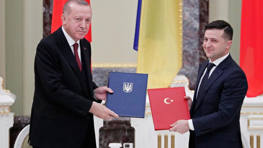 Ukrainian President Volodymyr Zelenskiy and Turkish President Tayyip Erdogan pose with documents during a signing ceremony ahead of a joint news conference following their meeting at the Mariyinsky Palace in Kiev, Ukraine February 3, 2020. REUTERS/Gleb Garanich - RC23TE9JIMSX